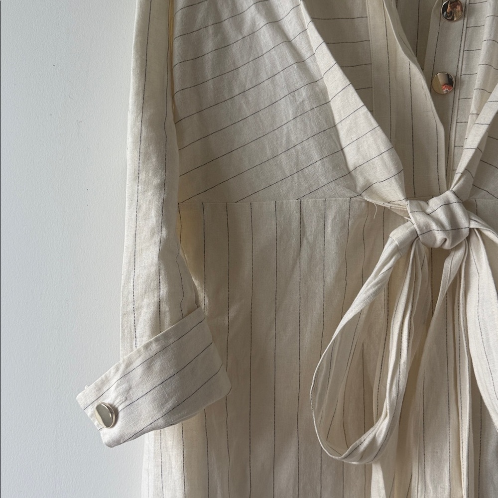 016 Zara Cream & Black Pin-Striped Gold Buttons with Cuffed Sleeves, Stylish - Picture 7 of 10